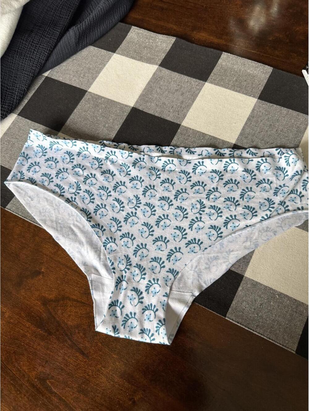 Born Women's Blue and White Patterned Underwear - Size M